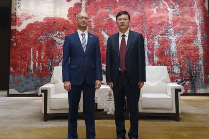 总领事斯帕索夫访问南京