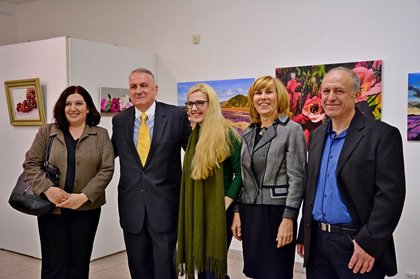 Изложба  на Александра, Симона и Валери Цветкови в галерията на Българския културен институт