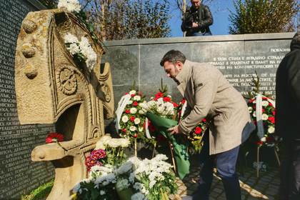 Министърът на външните работи участва в поклонение пред Мемориала на жертвите на комунистическия режим в София, 1 февруари 2025 г. 