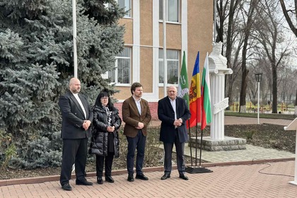 Училищни микробуси, компютърно оборудване и много други придобивки за Тараклийския район в Молдова