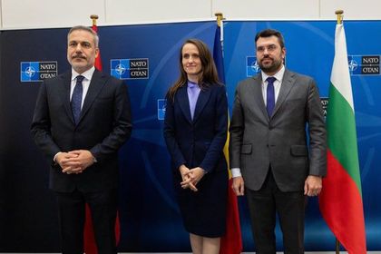 Министрите на външните работи на България, Румъния и Турция проведоха тристранна среща в рамките на срещата на министрите на външните работи на НАТО в Брюксел, посветена на сигурността в Черноморския регион и подкрепата за Украйна