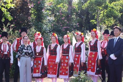 Провеждане на Българския фестивал в розовия парк „Yokohama English Garden“, гр. Йокохама