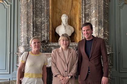 Ambassador Natalia Uzunova and Honorary Consul Ellen Joncheere meet with the Mayor of Ghent