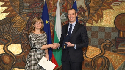 Deputy Prime Minister Ekaterina Zaharieva bestowed the Golden Laurel Branch on Europol’s Executive Director 