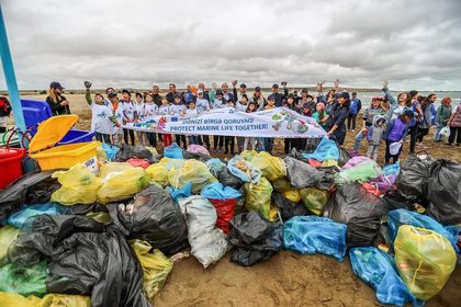 Българското посолство в Баку взе участие в кампанията #EUBeachCleanup 