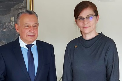 Министър Генчовска се срещна с украинския посланик у нас