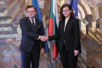 Министър Генчовска: България ще продължи да подкрепя украинския народ